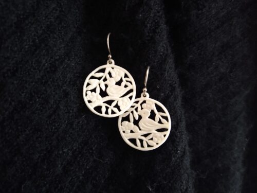 Boucles d'oreilles ajourées en os