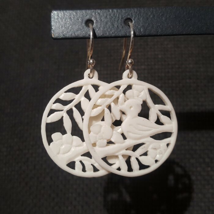 Boucles d'oreilles ajourées en os – Image 3