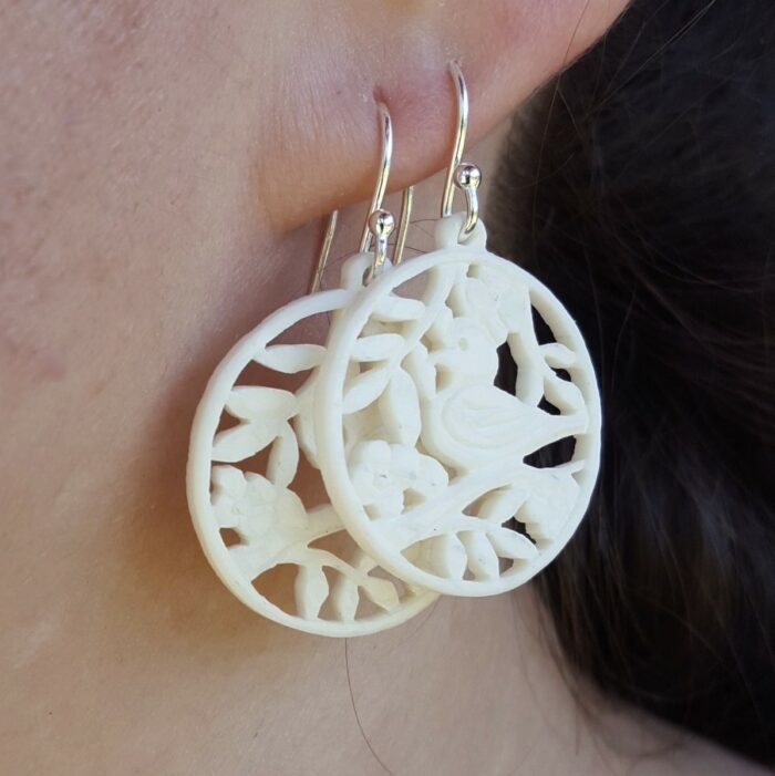 Boucles d'oreilles ajourées en os