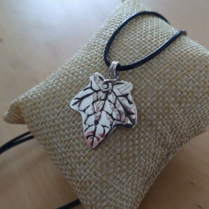 Pendentif simple feuille