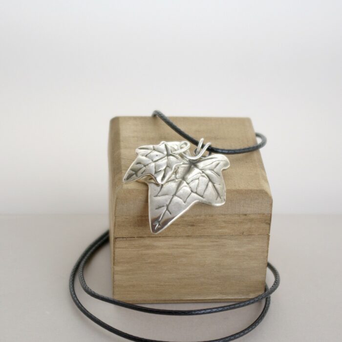 Pendentif deux feuilles