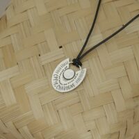 Pendentif trois-quarts d'insulte – Image 5