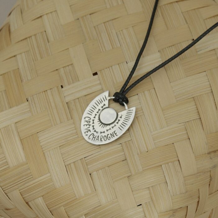 Pendentif trois-quarts d'insulte – Image 5