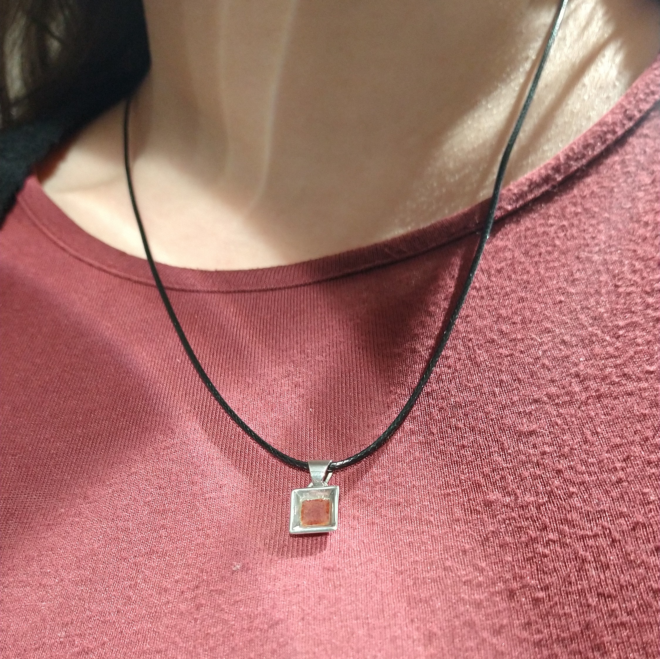 Pendentif Carrémail bordeaux – Image 2