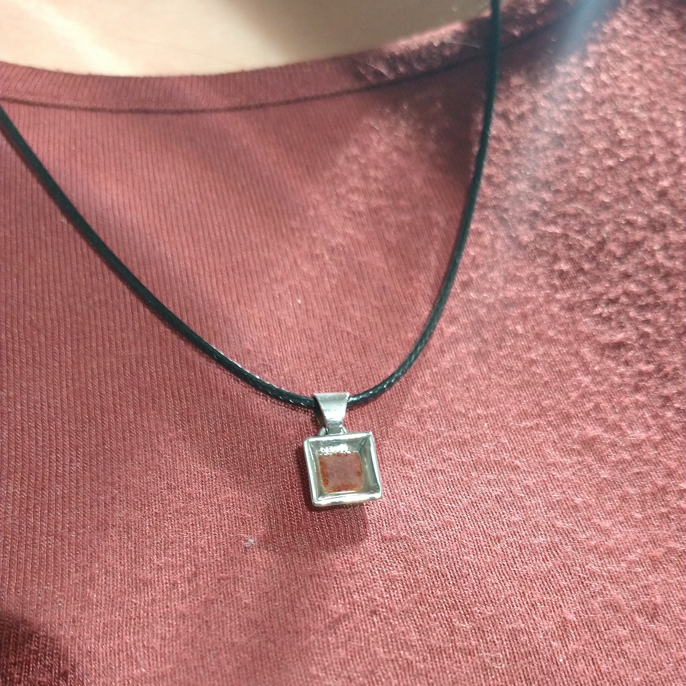 Pendentif Carrémail bordeaux – Image 3