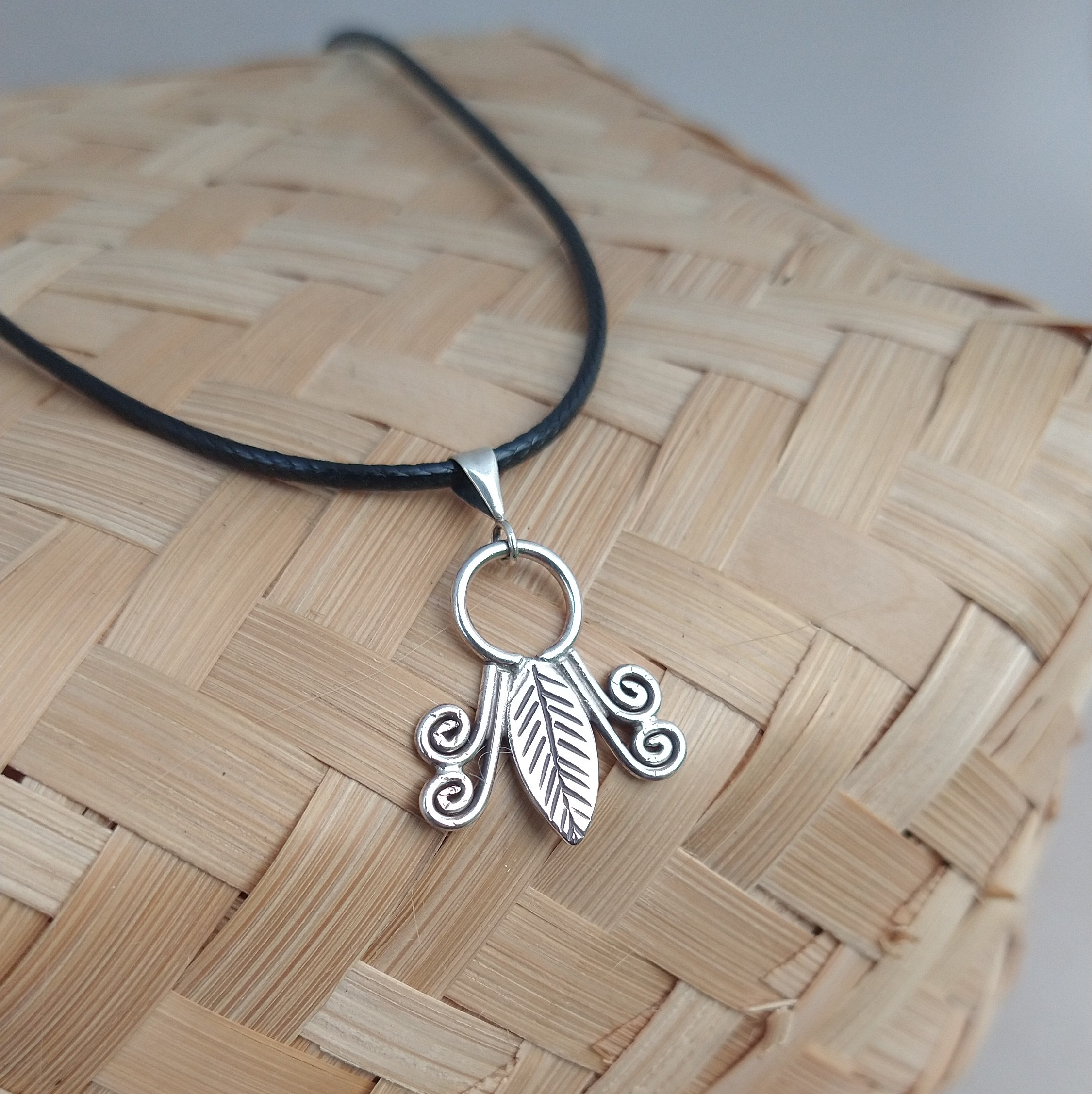 Petit Solo : pendentif plumette