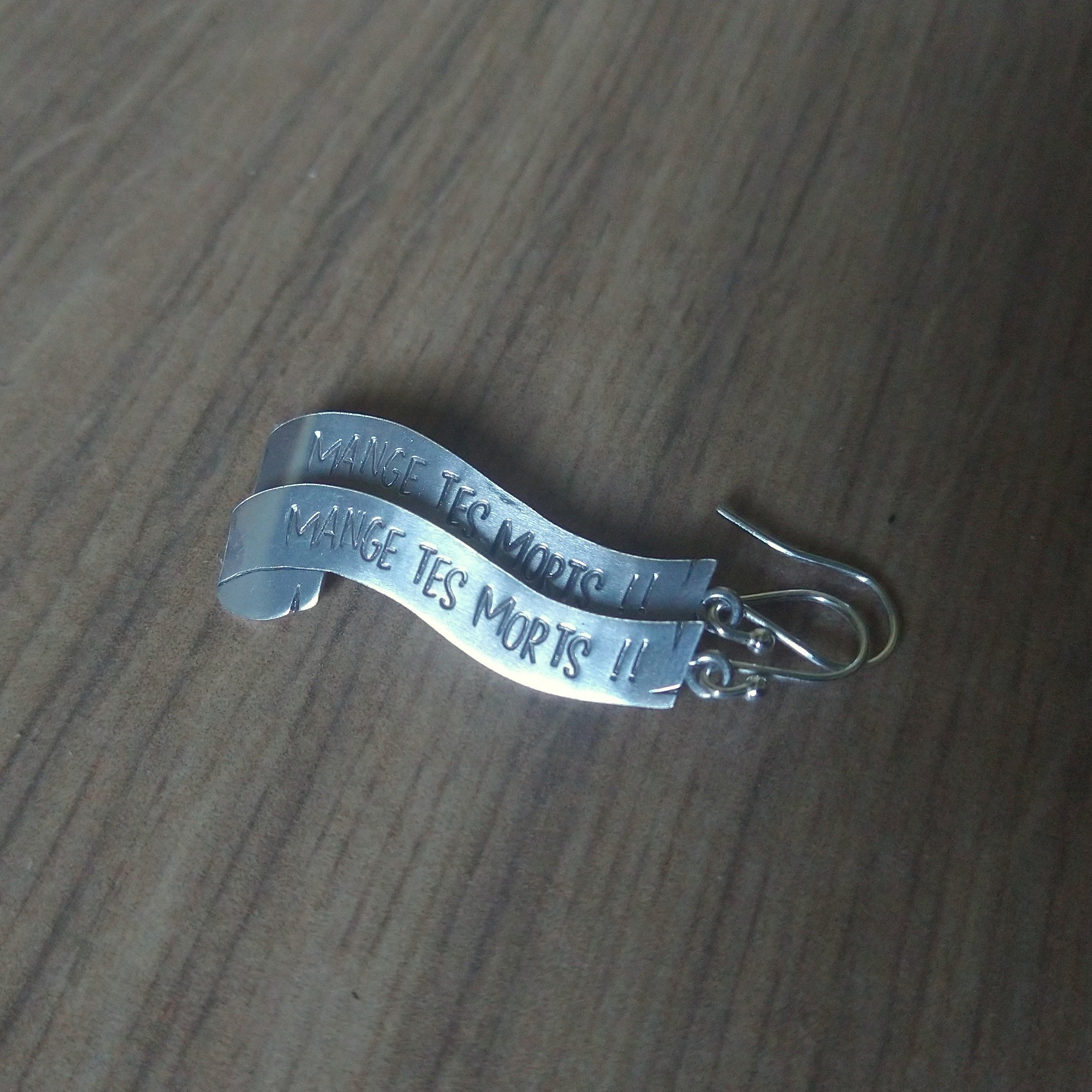 Boucles d'oreilles "Mange tes morts !" – Image 3